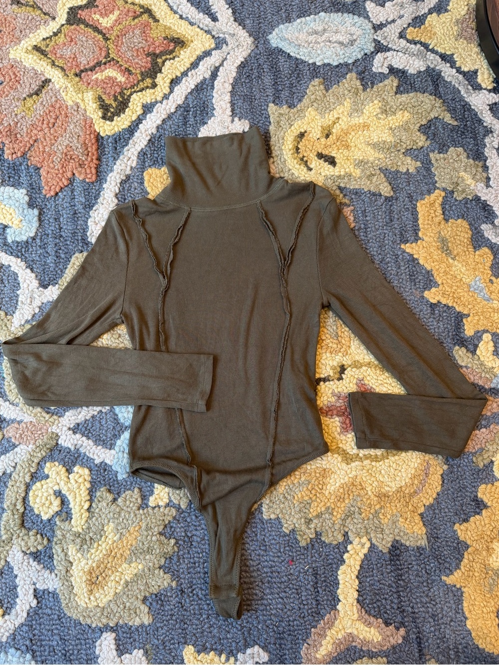 Urban Outfitters Olive Green Turtleneck Long Sleeve Bodysuit Size Small